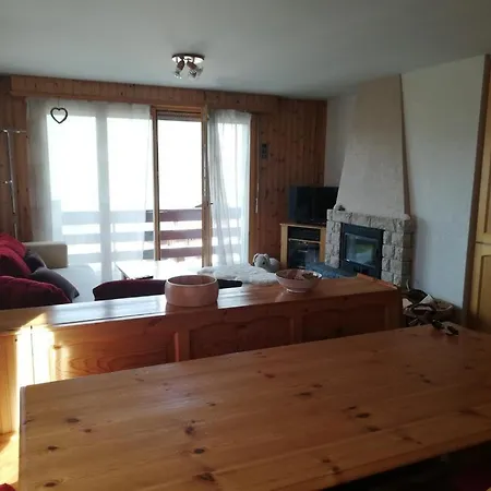 Au Pied Des Telecabines *